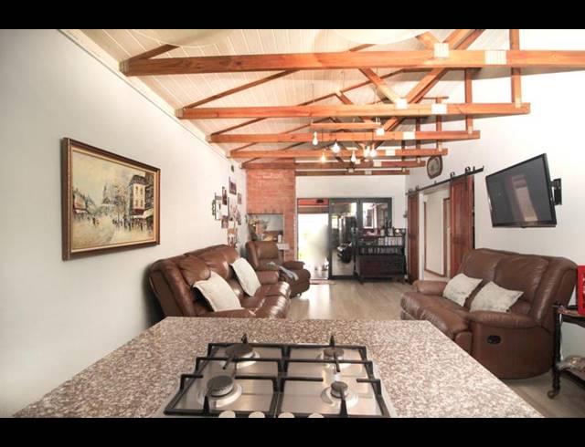 5 BEDROOM HOUSE FOR SALE IN FRAAIUITSIG